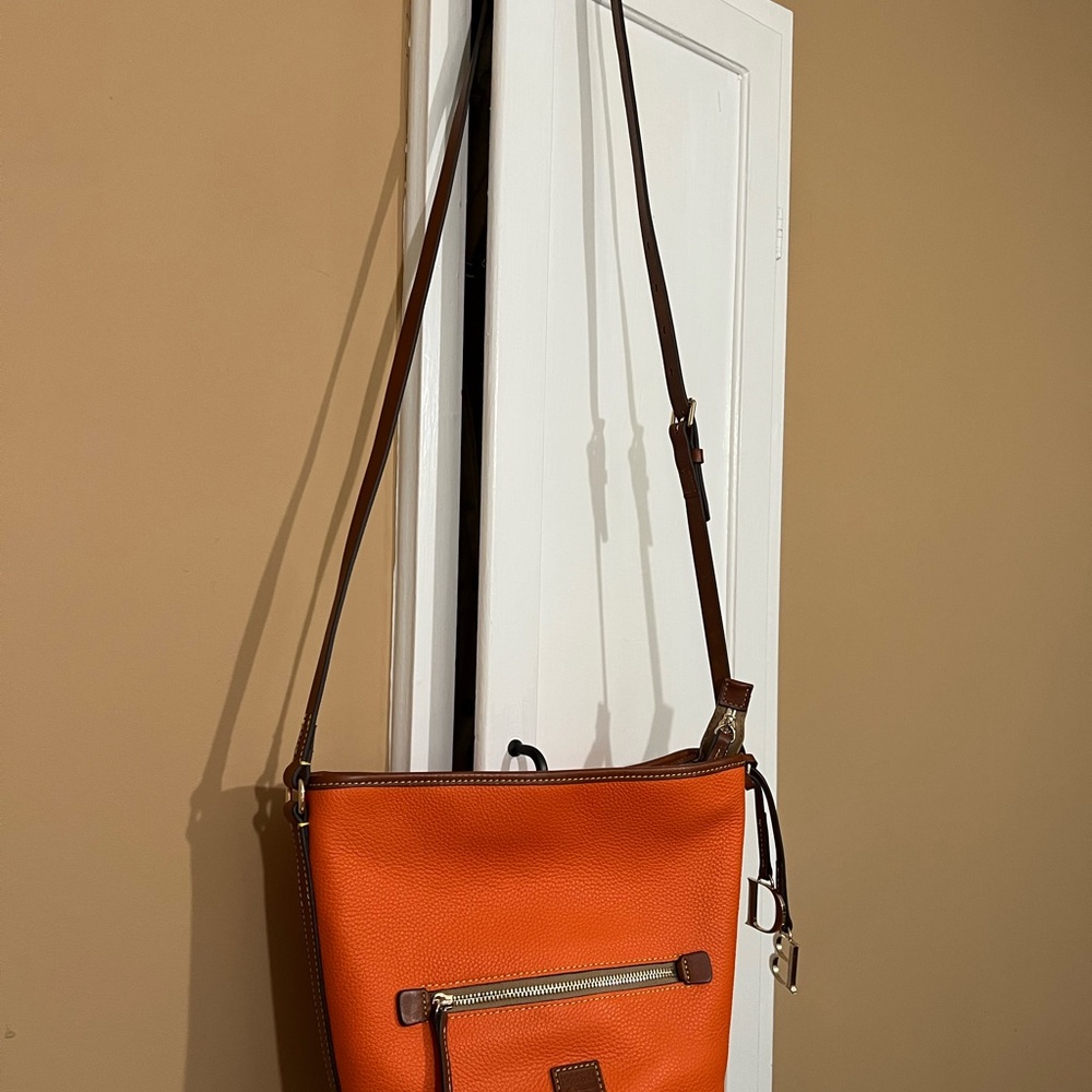 Dooney & Bourke Zip Sac in Clementine Pebble Leather Crossbody Bag - Picture 2 of 16